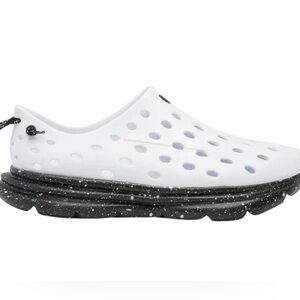 KANE MEN AND WOMEN'S REVIVE
White Athletic Shoes with Black Speckled Sole 4M-6W